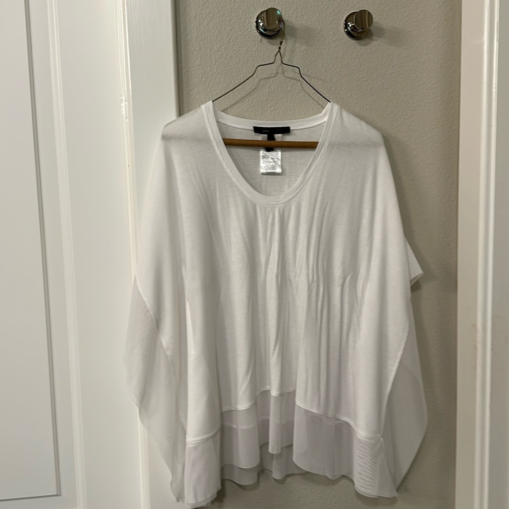 White crew neck short sleeve shirt